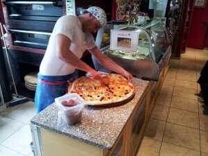 La coupe de la pizza Maxi chez Etna