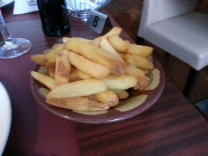 Frites épaisses au Longhorn à Lausanne