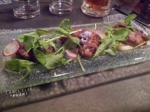 Ris de veau dorés et mousseline de céleri rave, roquette sauvage au balsamique