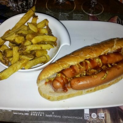 Le hot-dog du Café des Artisans