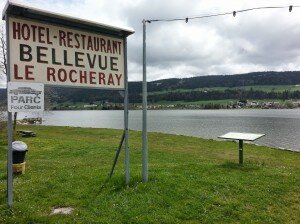 Le Rocheray est juste devant le Lac de Joux