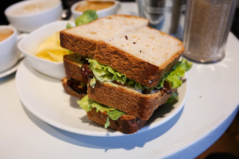 Un beau BLT au Blackbird